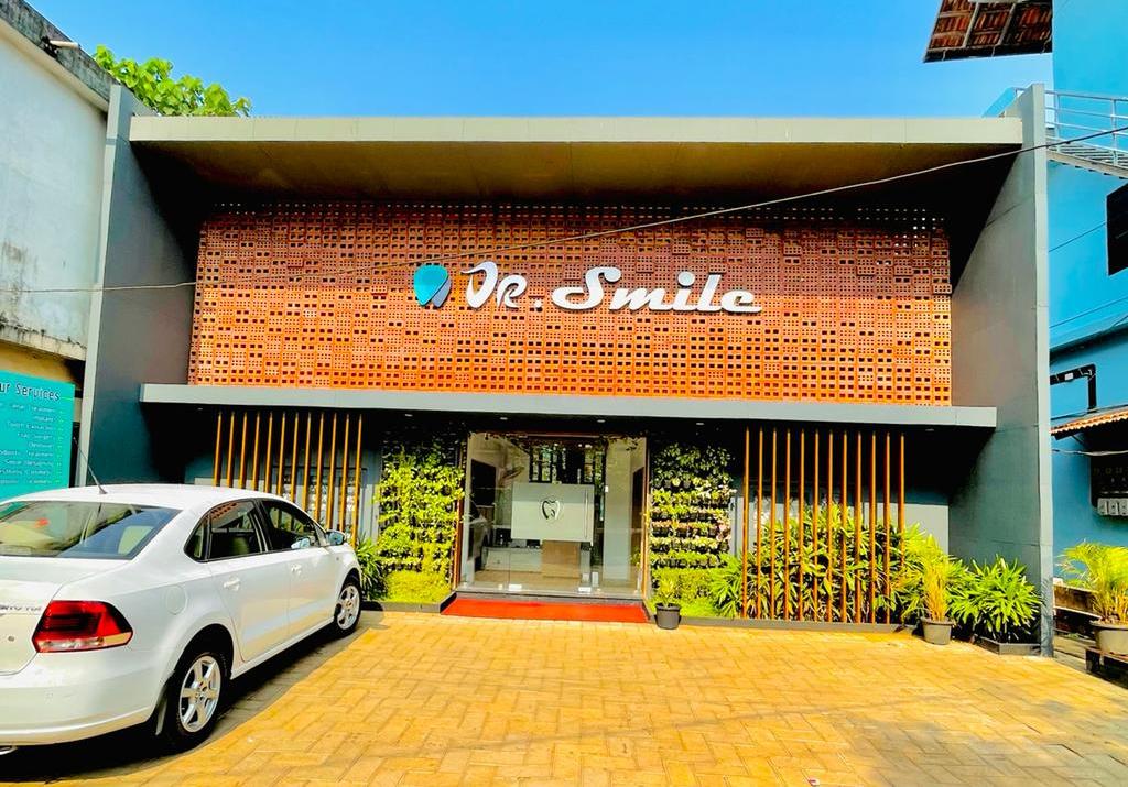 Dr.Smile Dental Aesthetics and Implant Center Manjeri